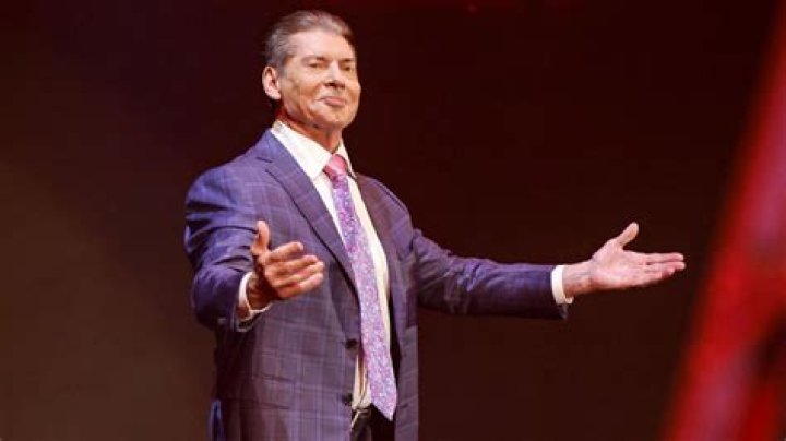 Amazing Human Being Alert: Egyptian Billionaire Now In Talks to Buy TWO Private Islands For Refugees