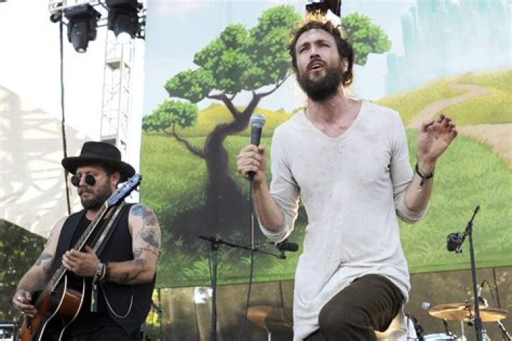 Discover Edward Sharpe And The Magnetic Zeros' "Jade" With Drugs