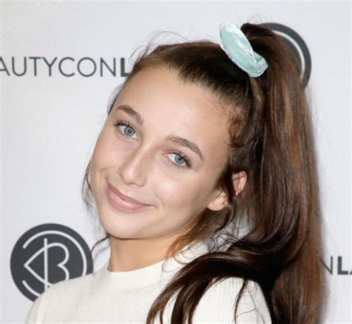 Emma Chamberlain Net Worth | Celebrity Net Worth