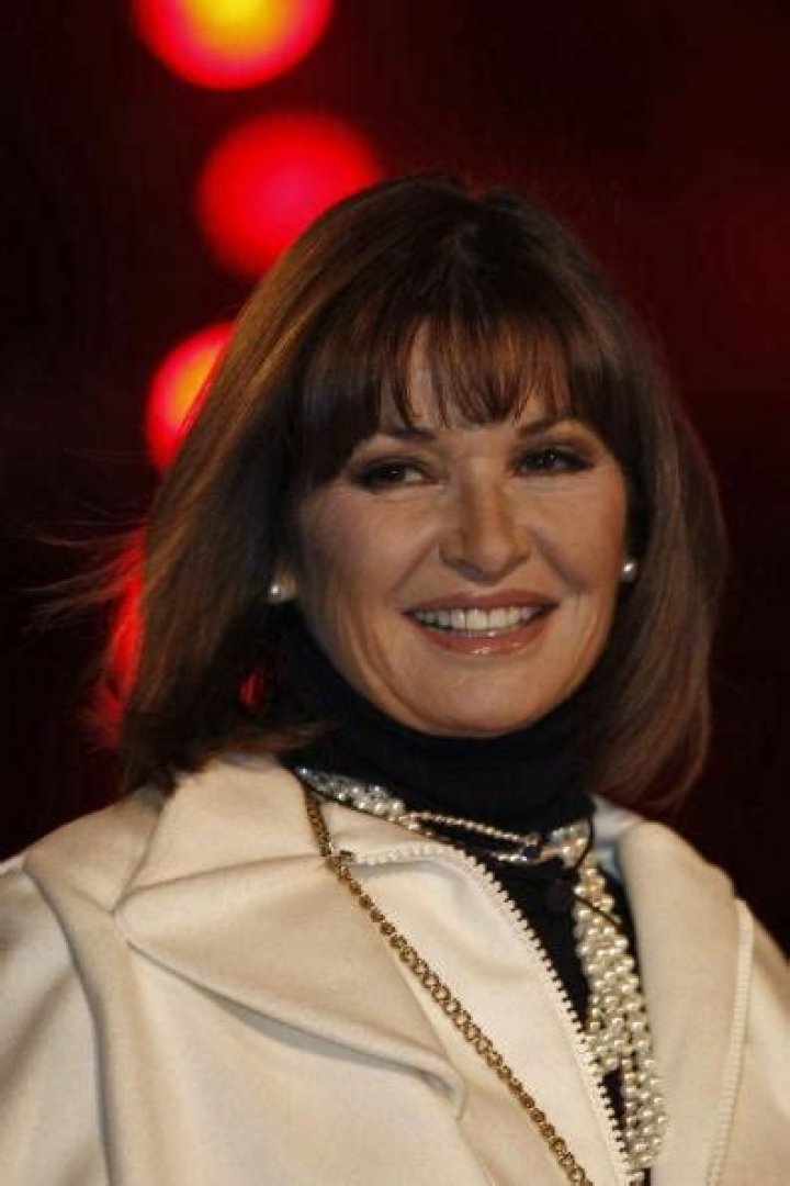 Stephanie Beacham Net Worth | Celebrity Net Worth